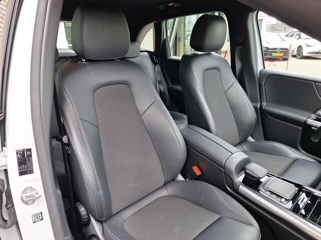 Mercedes-Benz B-KLASSE 200 Luxury Line | Automaat | Trekhaak | Achteruitrijcamera | Stoelverwarming | Spoorassistent | LED verlichting | Elektrische achterklep