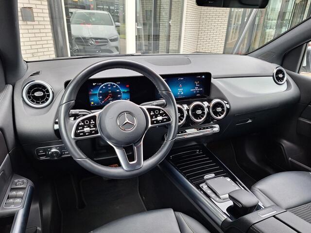 Mercedes-Benz B-KLASSE 200 Luxury Line | Automaat | Trekhaak | Achteruitrijcamera | Stoelverwarming | Spoorassistent | LED verlichting | Elektrische achterklep