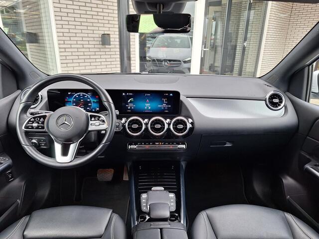 Mercedes-Benz B-KLASSE 200 Luxury Line | Automaat | Trekhaak | Achteruitrijcamera | Stoelverwarming | Spoorassistent | LED verlichting | Elektrische achterklep