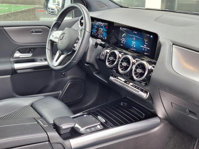 Mercedes-Benz B-KLASSE 200 Luxury Line | Automaat | Trekhaak | Achteruitrijcamera | Stoelverwarming | Spoorassistent | LED verlichting | Elektrische achterklep