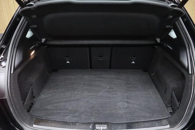 Mercedes-Benz B-KLASSE 180 Business Solution AMG | Afneembare Trekhaak | Cruise-control | Camera | Clima | Navigatie | Apple Carplay & Android Auto | Leder-Alcantara | Parkeersensoren V+A | AMG Velgen | Stoelverwarming