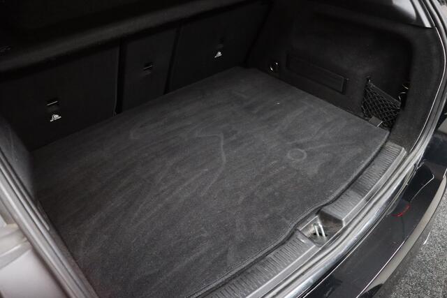 Mercedes-Benz B-KLASSE 180 Business Solution AMG | Afneembare Trekhaak | Cruise-control | Camera | Clima | Navigatie | Apple Carplay & Android Auto | Leder-Alcantara | Parkeersensoren V+A | AMG Velgen | Stoelverwarming