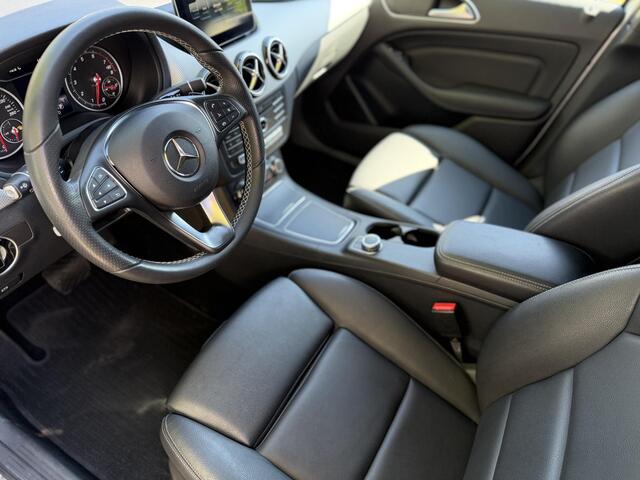 Mercedes-Benz B-KLASSE 180 AMG Line | 49.000KM !! | Trekhaak | Led | Navi | Leder |