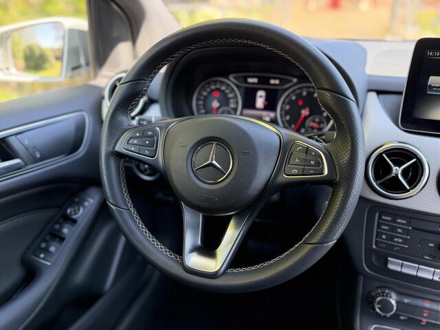 Mercedes-Benz B-KLASSE 180 AMG Line | 49.000KM !! | Trekhaak | Led | Navi | Leder |