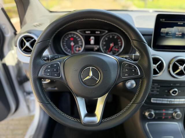 Mercedes-Benz B-KLASSE 180 AMG Line | 49.000KM !! | Trekhaak | Led | Navi | Leder |
