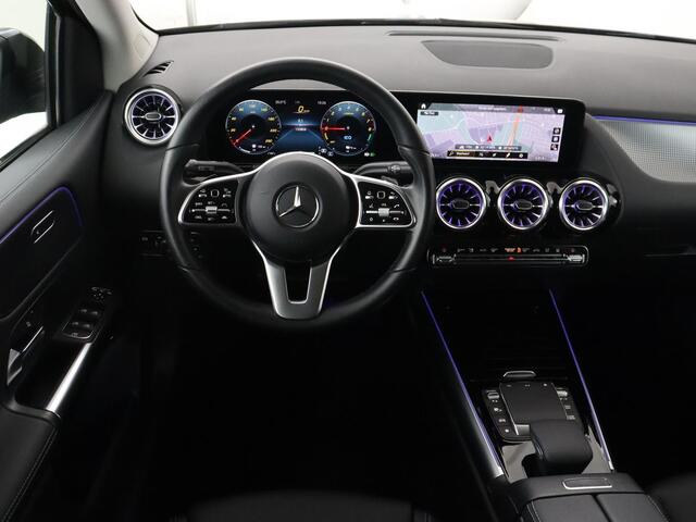 Mercedes-Benz B-KLASSE 250e Urban Night | SOH 92% | Adaptive cruise | Stoelverwarming | Camera | Carplay | Sfeerverlichting | Half leder | Full LED | Widescreen | Park Assist | Navigatie | PHEV | Plug In