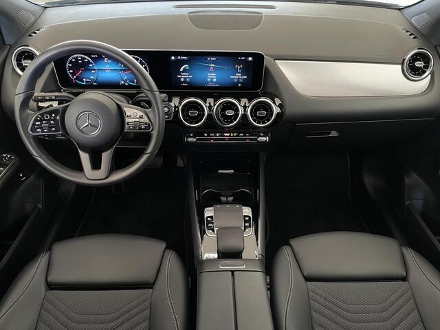 Mercedes-Benz B-KLASSE 180 Business Solution Luxury | Parkeer camera | Elektrische achterklep | Carplay