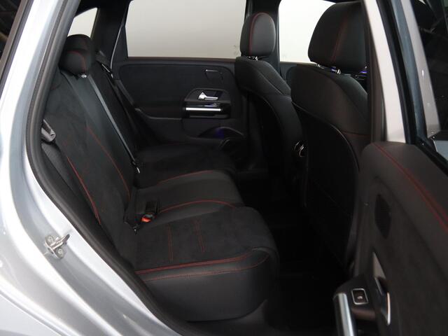 Mercedes-Benz B-KLASSE 250e Business Solution AMG | Panoramaschuifdak | Night | Premium plus pakket | Winter pakket | Trekhaak | Head-up display |