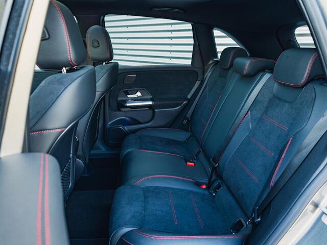 Mercedes-Benz B-KLASSE 250 e Business Solution AMG Premium PLUS | Panorama dak | Trekhaak