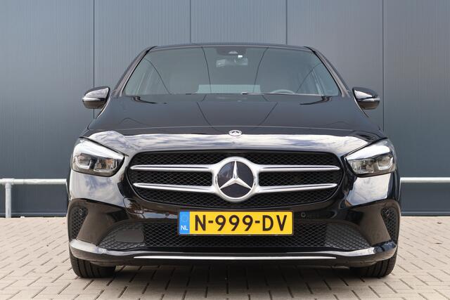 Mercedes-Benz B-KLASSE 180 Business Solution Luxury Automaat | Trekhaak afn. | Camera | Stoelverwarming | Apple Carplay / Android Auto | DAB+ Radio