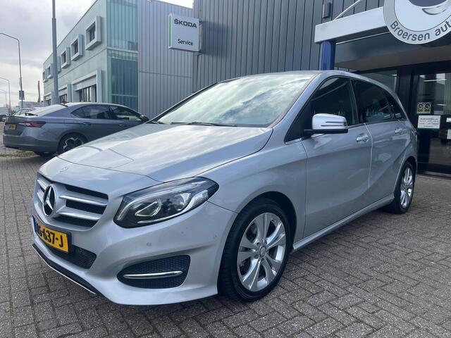 Mercedes-Benz B-KLASSE B180 122PK Ambition met Navigatie, Cruise control & 17'' Lichtme