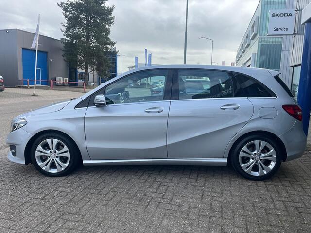 Mercedes-Benz B-KLASSE B180 122PK Ambition met Navigatie, Cruise control & 17'' Lichtme