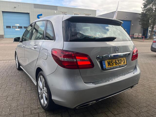 Mercedes-Benz B-KLASSE B180 122PK Ambition met Navigatie, Cruise control & 17'' Lichtme