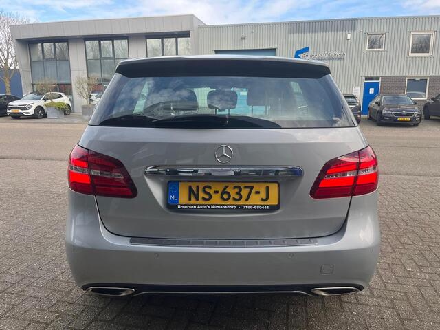 Mercedes-Benz B-KLASSE B180 122PK Ambition met Navigatie, Cruise control & 17'' Lichtme