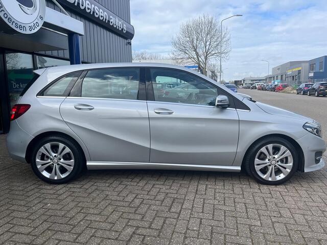 Mercedes-Benz B-KLASSE B180 122PK Ambition met Navigatie, Cruise control & 17'' Lichtme