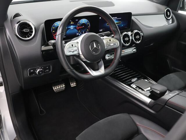 Mercedes-Benz B-KLASSE 180 Business Solution AMG | Panoramadak | Trekhaak | Stoelverwarming | Widescreen |