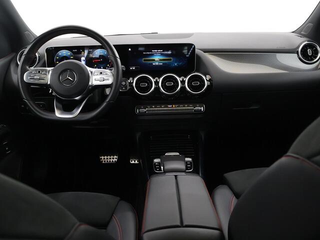 Mercedes-Benz B-KLASSE 180 Business Solution AMG | Panoramadak | Trekhaak | Stoelverwarming | Widescreen |