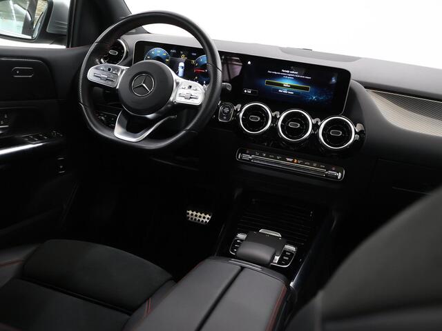 Mercedes-Benz B-KLASSE 180 Business Solution AMG | Panoramadak | Trekhaak | Stoelverwarming | Widescreen |