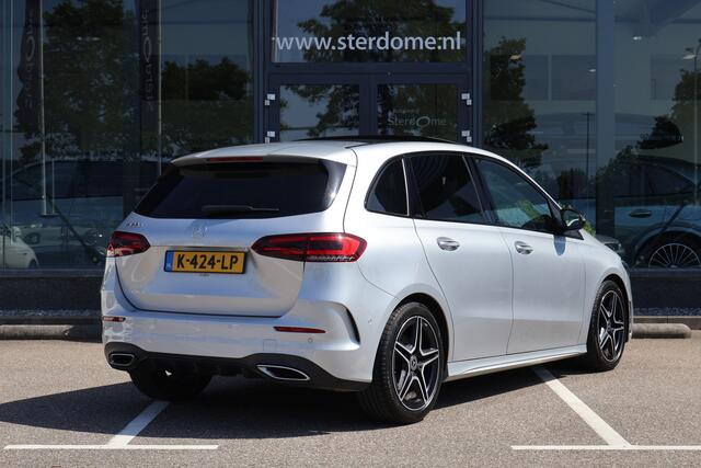 Mercedes-Benz B-KLASSE 220 AMG Line l Panoramadak l Nightpakket l LED High Performance l MBUX l Camera l Smartphone Integratie l Stoelverwarming l PTS l Airconditioning l Elektr. bedienbare Achterklep l