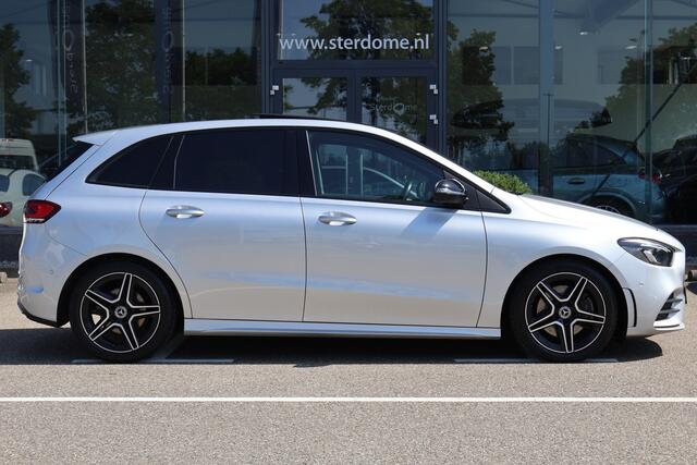 Mercedes-Benz B-KLASSE 220 AMG Line l Panoramadak l Nightpakket l LED High Performance l MBUX l Camera l Smartphone Integratie l Stoelverwarming l PTS l Airconditioning l Elektr. bedienbare Achterklep l