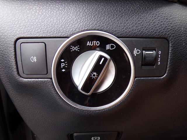 Mercedes-Benz B-KLASSE 180 Prestige Automaat Stoelverwarming Trekhaak