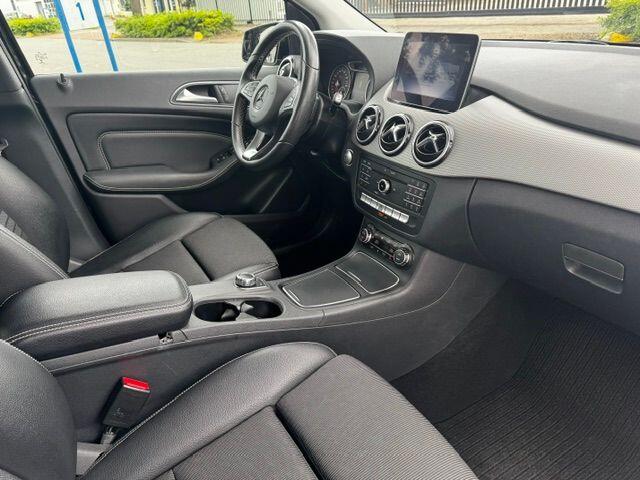 Mercedes-Benz B-KLASSE 180 Ambition Automaat 132.000km Airco/ECC,Navigatie,Camera,Half Leder