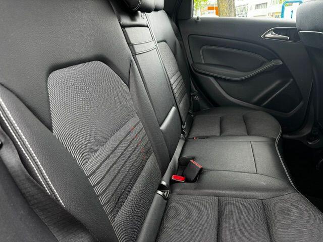 Mercedes-Benz B-KLASSE 180 Ambition Automaat 132.000km Airco/ECC,Navigatie,Camera,Half Leder