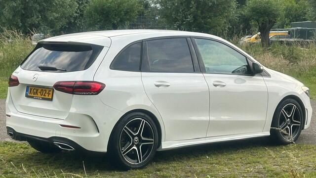 Mercedes-Benz B-KLASSE 200 BUSINESS SOLUTION AMG 29.000KM!! NAVIGATIE PREMIUM, APPLE CARPLAY, STOELVERWARMING, SFEERVERLICHTING, DODEHOEK ASSIST, RIJBAAN ASSIST, ELEC. ACHTERKLEP, PARKEERHULP, ACHTERUITRIJCAMERA, LED-LICHT, 18"AMG-VELGEN, ENZ. ENZ. FULL OPTIONS!!