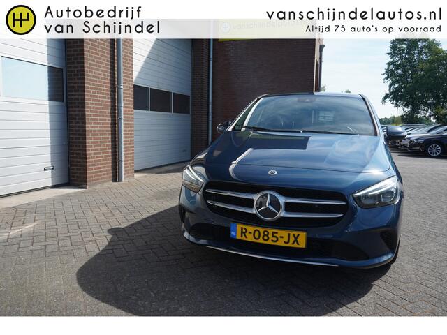Mercedes-Benz B-KLASSE 180 LUXURY LINE SEPT 2022 ORIGINEEL NEDERLANDS DEALER ONDERHOUDEN ELECTR.TREKHAAK CAMERA LEDER STOELVERWARMING NAVI 18INCH PDC V+A CRUISE CLIMA BLUETOOTH ENZ...