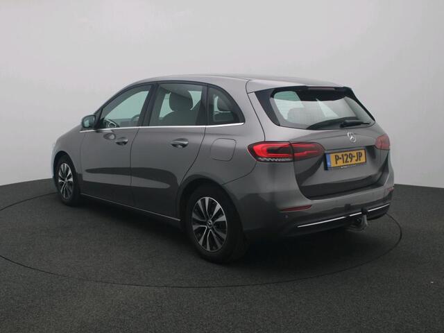 Mercedes-Benz B-KLASSE 180 Business Solution Trekhaak | Parkeerpakket met achteruitrijcamera | Stoelverwarming | Ledkoplampen. Inclusief 24 maanden MB Certified garantie voor Europa.