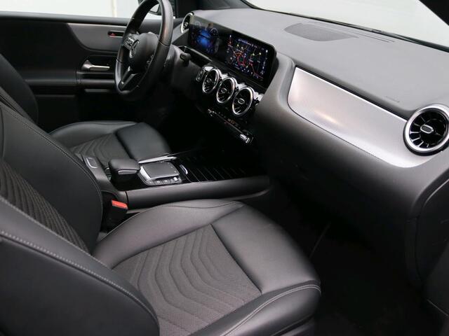 Mercedes-Benz B-KLASSE 180 Business Solution Trekhaak | Parkeerpakket met achteruitrijcamera | Stoelverwarming | Ledkoplampen. Inclusief 24 maanden MB Certified garantie voor Europa.
