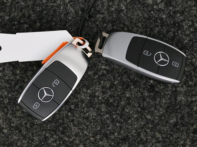 Mercedes-Benz B-KLASSE 180 Business Solution Trekhaak | Parkeerpakket met achteruitrijcamera | Stoelverwarming | Ledkoplampen. Inclusief 24 maanden MB Certified garantie voor Europa.