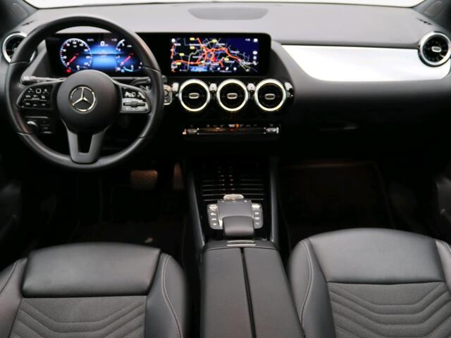Mercedes-Benz B-KLASSE 180 Business Solution Ledkoplampen | Parkeerpakket met achteruitrijcamera | Stoelverwarming | Licht- en zicht pakket | Elektrisch inklapbare buitenspiegels. Inclusief 24 maanden MB Certified garantie voor Europa.