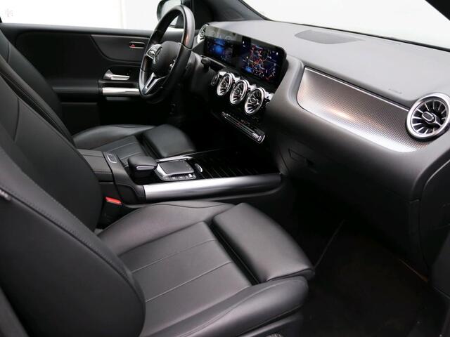Mercedes-Benz B-KLASSE 180 Business Solution Luxury Trekhaak | Parkeerpakket met achteruitrijcamera | Ledkoplampen | Sfeerverlichting | Stoelverwarming. Inclusief 24 maanden MB Certified garantie voor Europa.