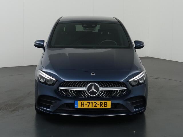Mercedes-Benz B-KLASSE 200 Business Solution AMG | Trekhaak | Getint glas | Widescreen | Stoelverwarming | Achteruitrijcamera |