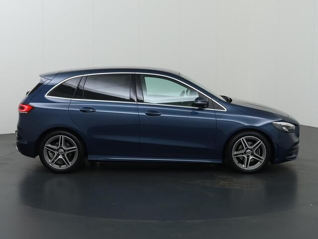 Mercedes-Benz B-KLASSE 200 Business Solution AMG | Trekhaak | Getint glas | Widescreen | Stoelverwarming | Achteruitrijcamera |