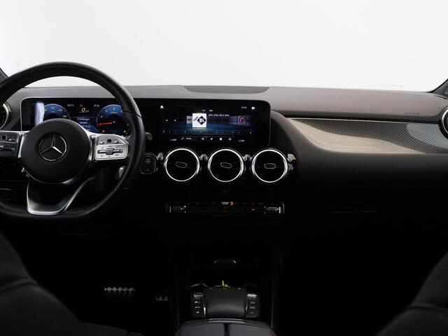 Mercedes-Benz B-KLASSE 200 Business Solution AMG | Trekhaak | Getint glas | Widescreen | Stoelverwarming | Achteruitrijcamera |
