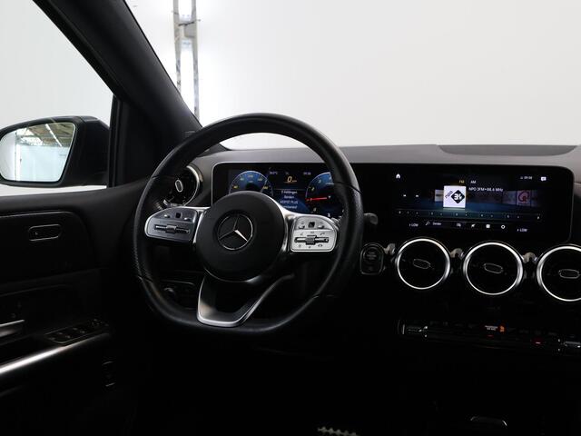 Mercedes-Benz B-KLASSE 200 Business Solution AMG | Trekhaak | Getint glas | Widescreen | Stoelverwarming | Achteruitrijcamera |