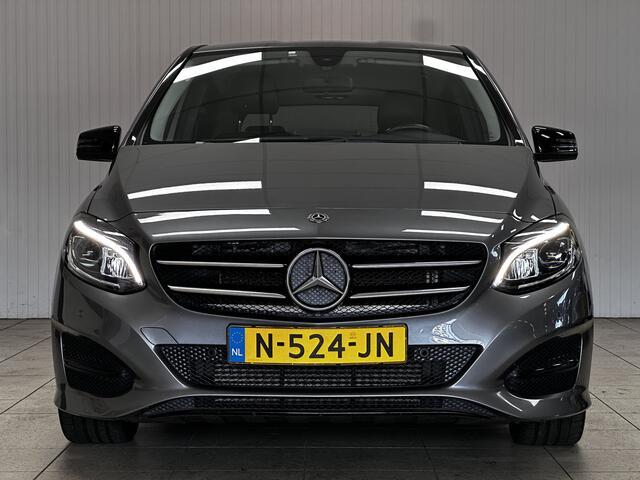 Mercedes-Benz B-KLASSE 180 Ambition/ Automaat/ Trekhaak/ Apple + Android/ Sportstoelen/ Keyless-GO/ 18'' LMV/ PDC V+A/ LED Koplampen/ Bluetooth/ Extra getint glas/ Half-Leder.