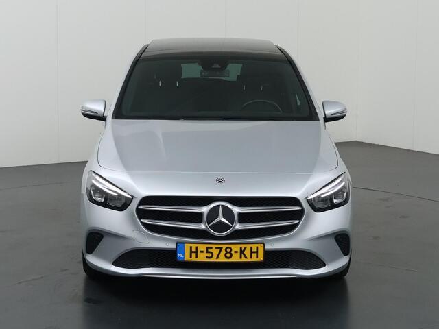 Mercedes-Benz B-KLASSE 180 Business Solution Luxury | Panoramadak | Sfeerverlichting | Widescreen | Getint glas | Stoelverwarming |