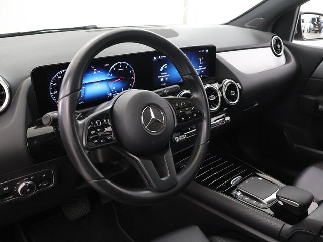 Mercedes-Benz B-KLASSE 180 Business Solution Luxury | Panoramadak | Sfeerverlichting | Widescreen | Getint glas | Stoelverwarming |