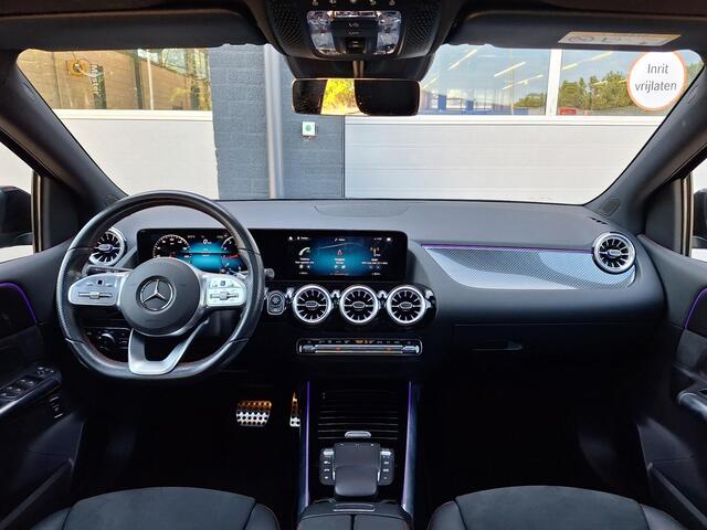 Mercedes-Benz B-KLASSE 180 Business Solution AMG | Panoramadak | Trekhaak Afneembaar | Night Pakket | Achteruitrijcamera | Memory Pakket | Sfeerverlichting | Stoelverwarming | Advanced Sound System | Dodehoekassistentie | Multibeam LED | Keyless-GO | Elektrisch Bedienbare Achte