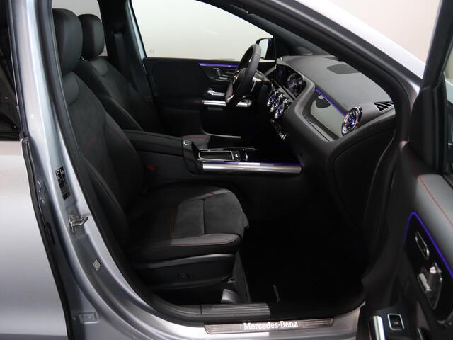 Mercedes-Benz B-KLASSE 250e Business Solution AMG | Panoramaschuifdak | Night | Premium plus pakket | Winter pakket | Trekhaak | Head-up display |