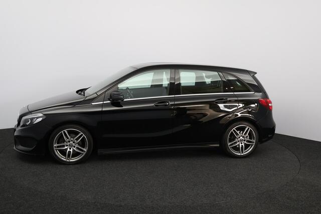 Mercedes-Benz B-KLASSE 180 Business Solution AMG/ AUTOMAAT!/ Zwarte-Hemel/ 18'' LMV/ LED Koplampen/ Keyless-GO/ Stoelverw./ Camera/ PDC V+A/ Half-Leder - Alcantara/ Navi/ Cruise/ Bluetooth/ Multi. Sportstuur.
