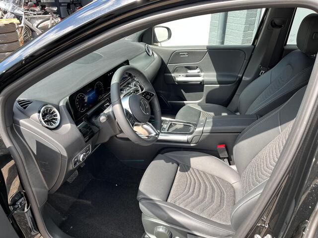 Mercedes-Benz B-KLASSE 250 e Business Solution Luxury Line | Dodehoekassistent | Stoelverwarming | Sfeerverlichting | Apple CarPlay | Android Auto | Donkergetint Glas Achter | Elektrische Achterklep | Elektrisch Inklapbare Buitenspiegels | Achteruitrijcamera | Parkeersensoren