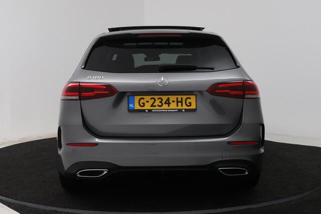 Mercedes-Benz B-KLASSE 180 Business Solution AMG (PANORAMADAK, STOELVERWARMING, CAMERA, NAVIGATIE)