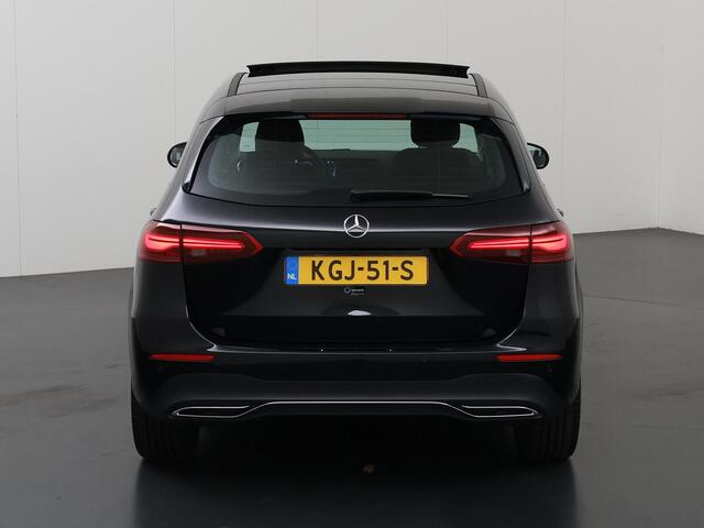 Mercedes-Benz B-KLASSE 200 Luxury Line | Panoramadak | Stoelverwarming | Widescreen | Dodehoekassistent |