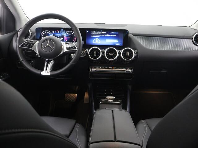 Mercedes-Benz B-KLASSE 200 Luxury Line | Panoramadak | Stoelverwarming | Widescreen | Dodehoekassistent |