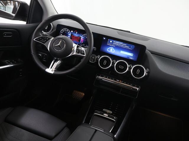 Mercedes-Benz B-KLASSE 200 Luxury Line | Panoramadak | Stoelverwarming | Widescreen | Dodehoekassistent |