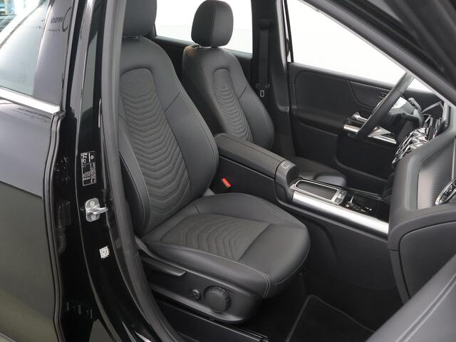 Mercedes-Benz B-KLASSE 200 Luxury Line | Panoramadak | Stoelverwarming | Widescreen | Dodehoekassistent |